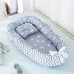 Alternative view of Cosulet Bebelusi pentru Dormit tip Baby Nest, Linomag®, cu Doua Fete, 0-24 Luni, 90x55cm, Husa Bumbac, Confort & Siguranta, Gri deschis/Gri inchis